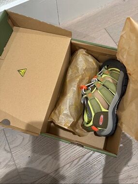 Keen Kids Dark Olive and Scarlet Ibis Sport Sandal size 2